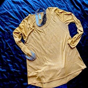 Lynnae LuLaRoe shirt